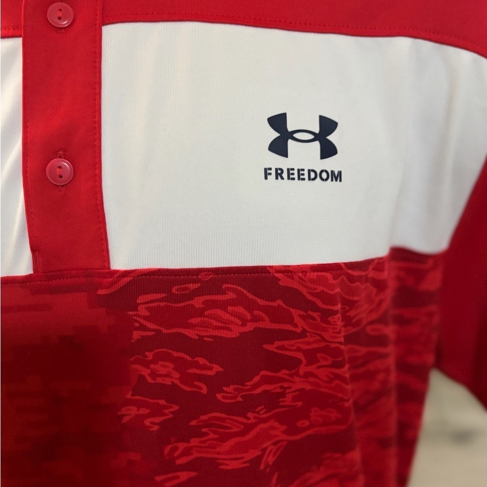 Men’s pre owned Under Armour size L large loose Freedom camo polo shirt . - Picture 3 of 5